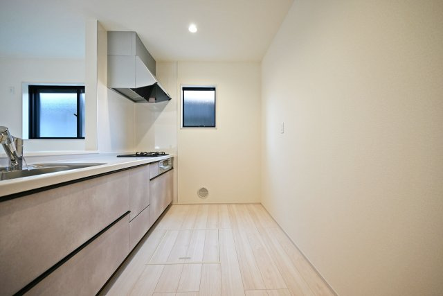 リーブルガーデン西野6丁目新築一戸建て│3LDK＋駐車1台可のキッチン|キッチンのスペースは十分に設けられています。使い慣れたカップボードやお好みの食器棚などを新調して新生活の家事を楽しみましょう！