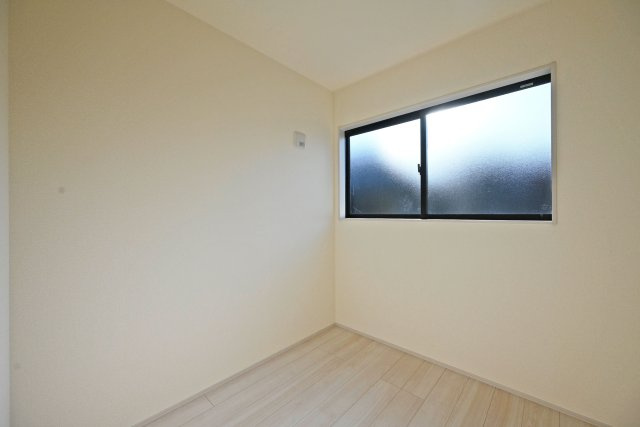 リーブルガーデン西野6丁目新築一戸建て│3LDK＋駐車1台可の洋室|-洋室3.1帖-
