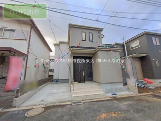 【外観】 | 保育園8分　小学校11分　コンビニ3分　習志野台　2区画　A号棟　 | 洗練されたデザインが映える外観です。販売現地