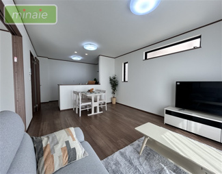 【居間・リビング】 | 保育園8分　小学校11分　コンビニ3分　習志野台　2区画　A号棟　 | 同タイプ