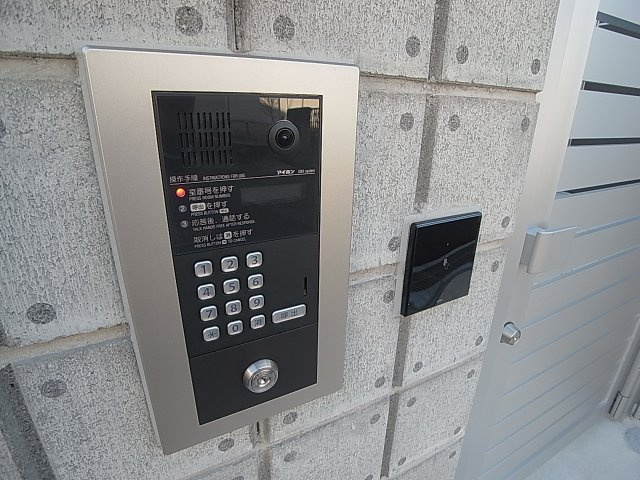 あんしん+池田上町のセキュリティ|モニターフォン連動のオートロックを完備してます