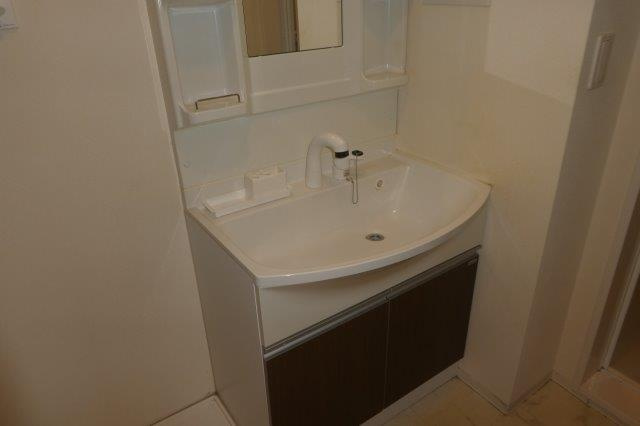 ラーナニシノウチの独立洗面台|シャンプードレッサー