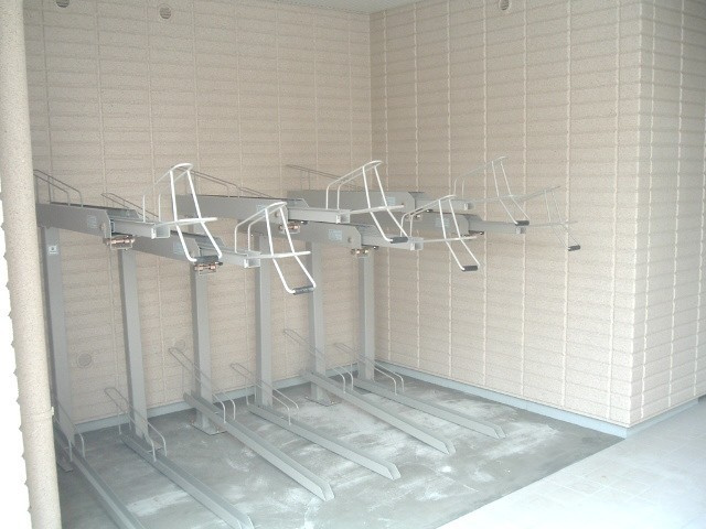 カーサつきわのその他共用部分|屋根付きの駐輪場