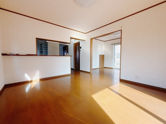 【中古戸建】前橋市粕川町1期の居間・リビング|■リビング｜大きい窓からあたたかいたっぷりの光が入ります♪開放的な空間で毎日をもっと快適に(*＾＾*)