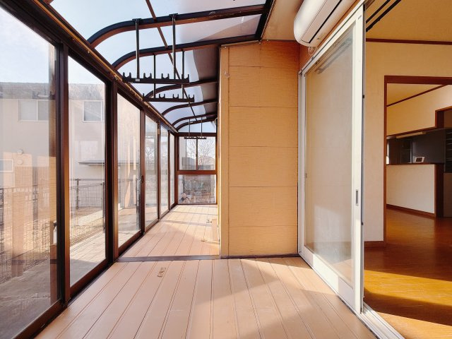 【中古戸建】前橋市粕川町1期の内装|■テラス｜1階洋室部分にはテラスをご用意しております。あたたかい日差しが差し込みます☆