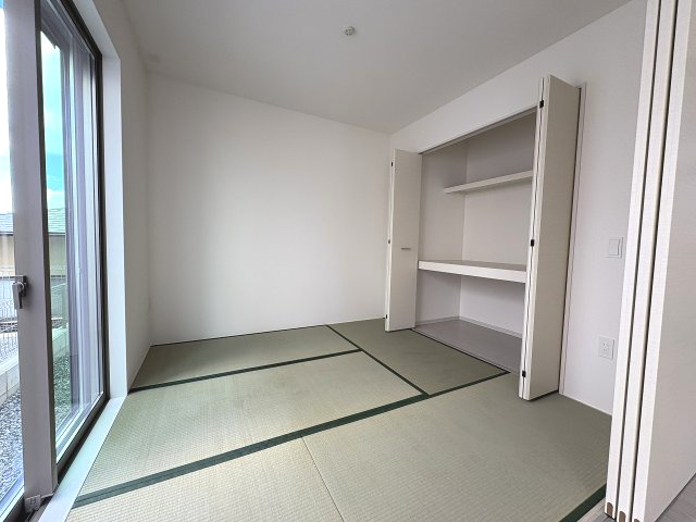 【和室】 | 福岡市東区美和台4丁目5期　2号棟（全2棟）【仲介手数料無料・0円】 | 現地写真。1階和室です。