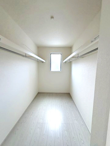 【収納】 | 福岡市東区美和台4丁目5期　2号棟（全2棟）【仲介手数料無料・0円】 | 現地写真。ウォークインクローゼットです。