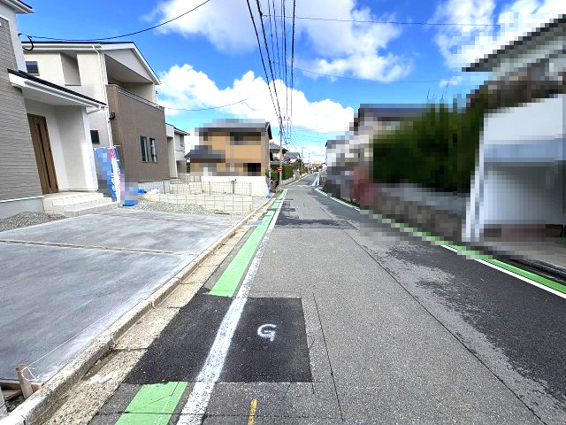 【その他】 | 福岡市東区美和台4丁目5期　2号棟（全2棟）【仲介手数料無料・0円】 | 現地写真。前面道路です。