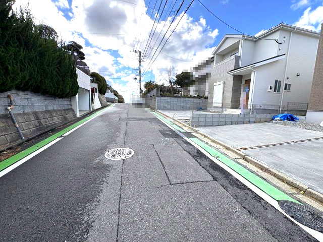 【その他】 | 福岡市東区美和台4丁目5期　2号棟（全2棟）【仲介手数料無料・0円】 | 現地写真。前面道路です。