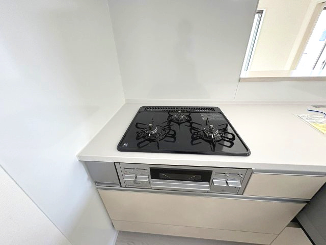 【キッチン】 | 福岡市東区美和台4丁目5期　2号棟（全2棟）【仲介手数料無料・0円】 | 現地写真。