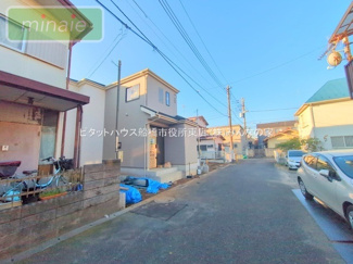 【前面道路含む現地写真】 | 保育園8分　小学校11分　コンビニ3分　習志野台　2区画　B号棟　 | 前面道路です♪