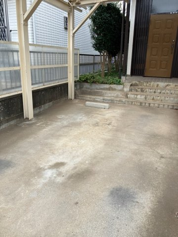 北入曽戸建の駐車場