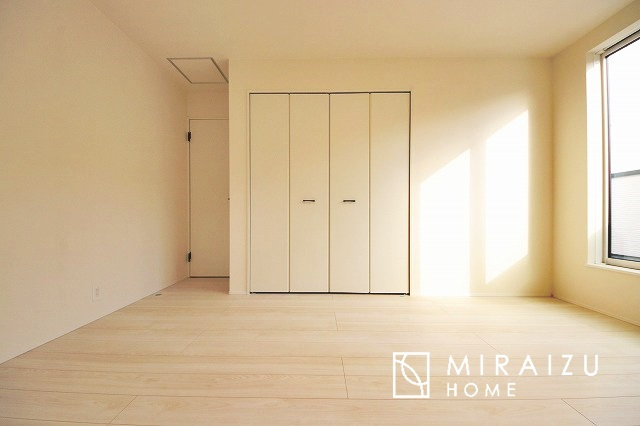 【寝室】 | 暮らしやすさを考えたプランで快適な現地ロケーションを実現。安らぎに満たされる、ゆとりのある日々を過ごせます♪