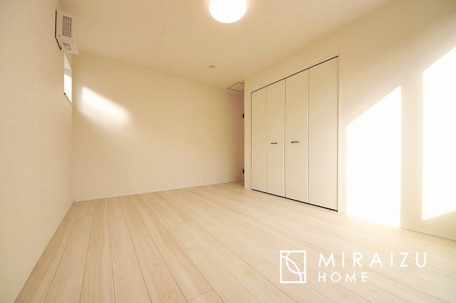 【洋室】 | 建物完成につき、実際のお部屋をごゆっくりご見学いただけます。お休みの日にご家族で見学はいかがでしょう。