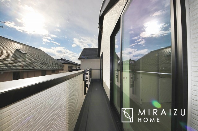 【バルコニー】 | 暮らしやすさを考えたプランで快適な現地ロケーションを実現。安らぎに満たされる、ゆとりのある日々を過ごせます♪