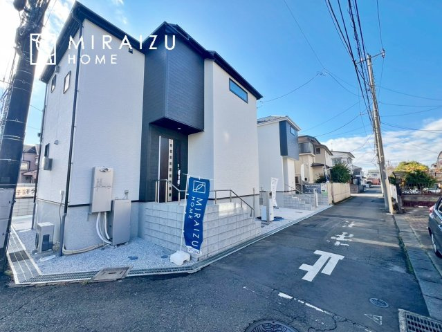 【前面道路含む現地写真】 | 青く澄み渡った綺麗な空と、陽の光をたっぷりと受ける、そんな新築住宅で新生活をスタートしてみませんか？見学・ご相談等、ミライズホーム(株)までお気軽にご連絡下さい♪