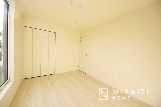 【洋室】 | 建物完成につき、実際のお部屋をごゆっくりご見学いただけます。お休みの日にご家族で見学はいかがでしょう。