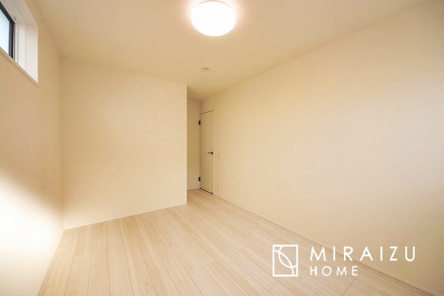 【洋室】 | 平日・休日問わず、いつでもご見学が出来ます♪☆実際に見て、触れて感じる安心のお住まい探しを体験して下さい♪☆物件情報だけでなく、地域の特色などなどエリア情報もお伝え出来たら嬉しいです♪