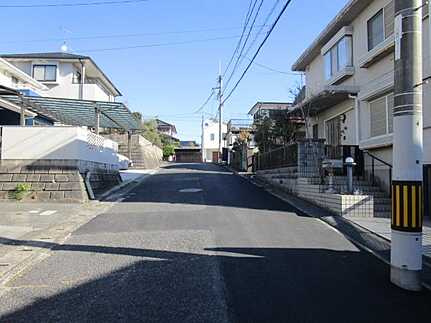広島市安佐南区長楽寺３丁目 の前面道路含む現地写真
