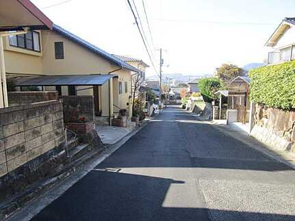 広島市安佐南区長楽寺３丁目 の前面道路含む現地写真