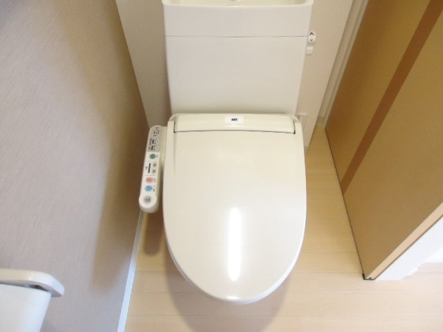 ロイヤルシャトーのトイレ|シャワー付トイレ