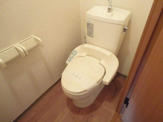 ＡＵＴＨＯＲ千草　Ⅱのトイレ|シャワー付トイレ