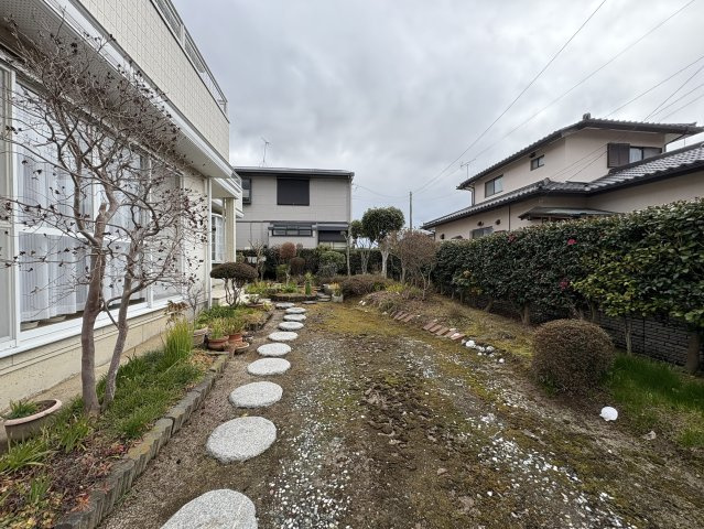 日立市川尻町　中古戸建の庭|お庭として、二台目駐車場として♪