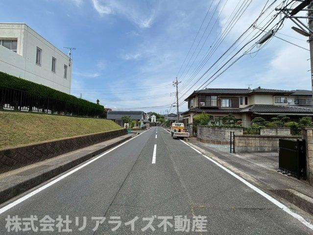 日立市川尻町　中古戸建の前面道路含む現地写真