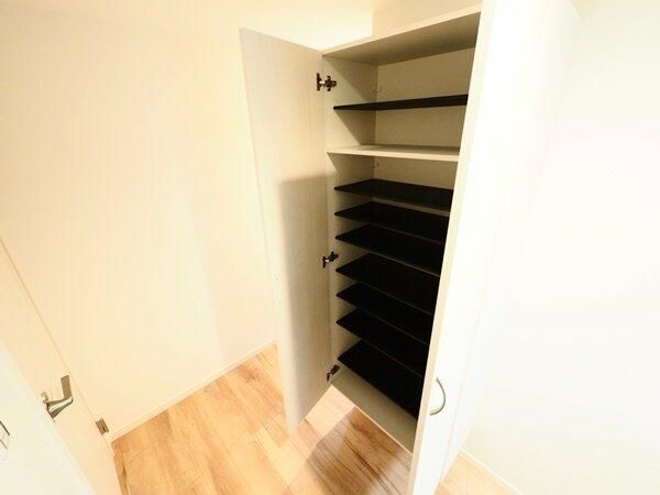 コルディアルマン貫井の玄関