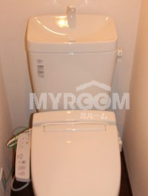 シャイニーソフト新宿落合Ａのトイレ|快適なトイレスペースです♪(同一仕様写真)