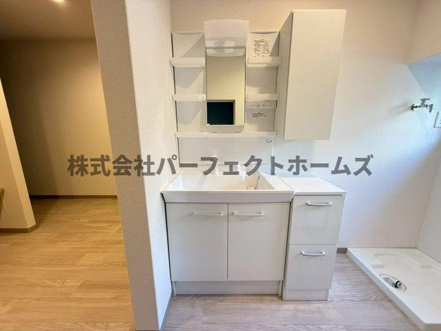 西禁野2丁目戸建　賃貸の独立洗面台|独立洗面化粧台が付いています