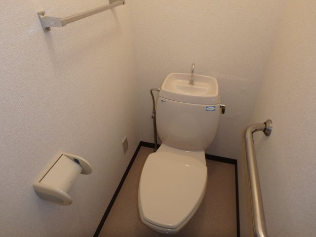 サニーコート住吉　A棟のトイレ