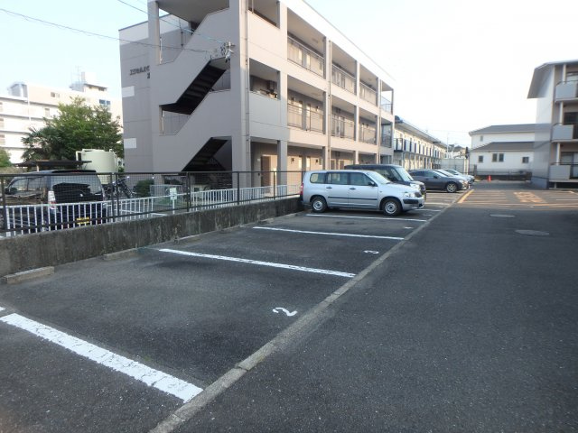 サニーコート住吉　A棟の駐車場
