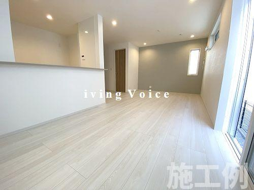 【居間・リビング】 | 【仲介手数料０円】厚木市温水6期　新築一戸建て　１号棟　全2棟 | 厚木市温水6期　新築一戸建て　全2棟