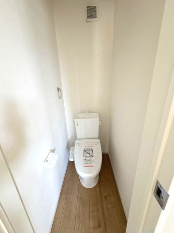 【トイレ】 | 福岡市南区皿山1丁目1期　1号棟（全1棟）【仲介手数料無料・0円】 | 施工例。2階にもトイレです。施工例は完成時と異なる場合があります。