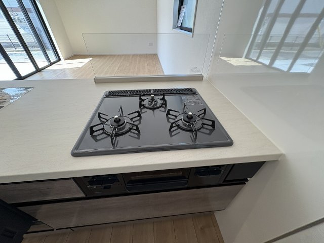 【キッチン】 | 福岡市南区皿山1丁目1期　1号棟（全1棟）【仲介手数料無料・0円】 | 施工例。施工例は完成時と異なる場合があります。
