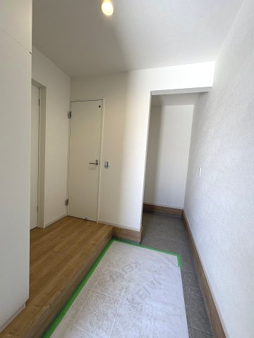 【玄関】 | 福岡市南区皿山1丁目1期　1号棟（全1棟）【仲介手数料無料・0円】 | 施工例。施工例は完成時と異なる場合があります。