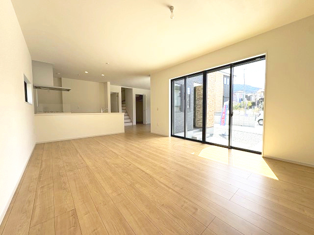 【居間・リビング】 | 福岡市南区皿山1丁目1期　1号棟（全1棟）【仲介手数料無料・0円】 | 施工例。リビングです。施工例は完成時と異なる場合があります。