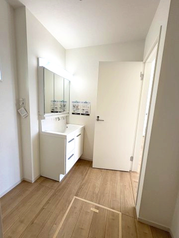 【洗面所】 | 福岡市南区皿山1丁目1期　1号棟（全1棟）【仲介手数料無料・0円】 | 施工例。施工例は完成時と異なる場合があります。