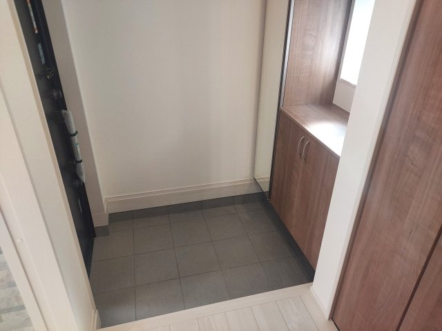 宝塚市泉町新築一戸建の玄関