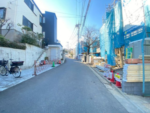 【前面道路含む現地写真】