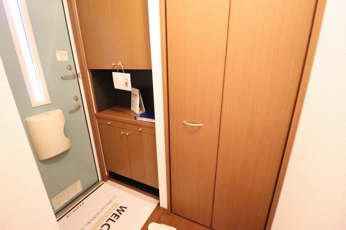 ドミール・シャルマンDの玄関|シューズボックス・玄関収納