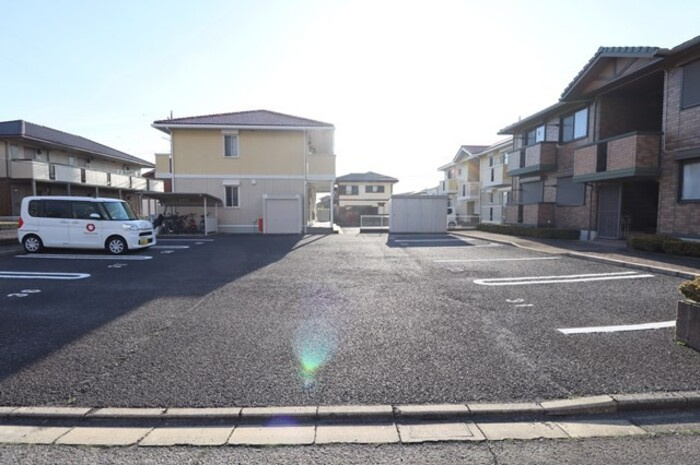 ドミール・シャルマンDの駐車場|駐車場