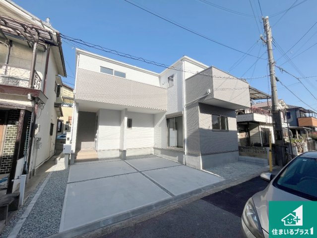 加古川市加古川町中津　第19期　新築一戸建ての前面道路含む現地写真|周辺は閑静な住宅街！前面道路広々で車の出し入れも便利です。駐車が苦手な方でも安心して車庫入れできます！