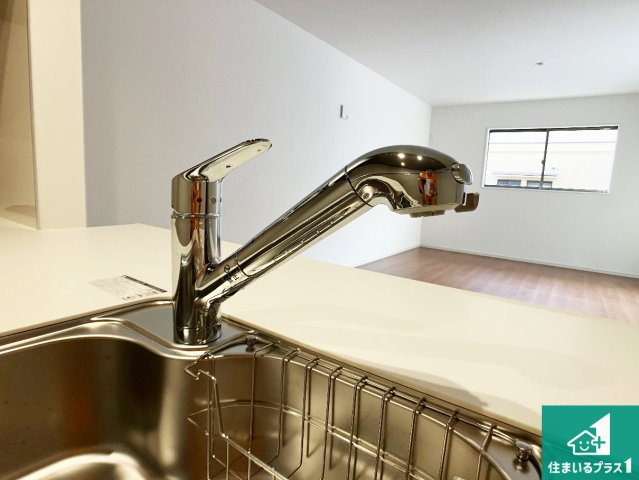 加古川市加古川町中津　第19期　新築一戸建ての設備|浄水器を内蔵！炊飯時、お茶を作る時に安心してお水を使えます！お湯と冷水、浄水と原水、シャワーの切替えもワンタッチです！