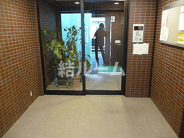 板橋区前野町３丁目の賃貸マンションのエントランス