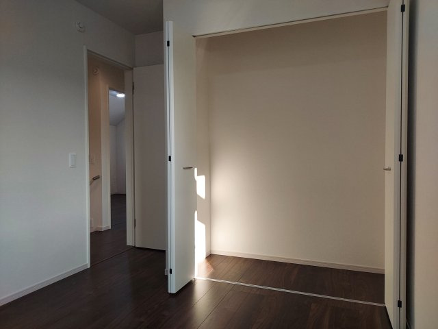 宝塚市南ひばりガ丘1丁目新築一戸建の洋室|2階南側洋室約5.2帖