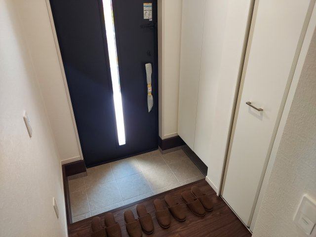 宝塚市南ひばりガ丘1丁目新築一戸建の玄関