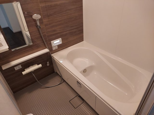宝塚市南ひばりガ丘1丁目新築一戸建の浴室|浴室乾燥機付き