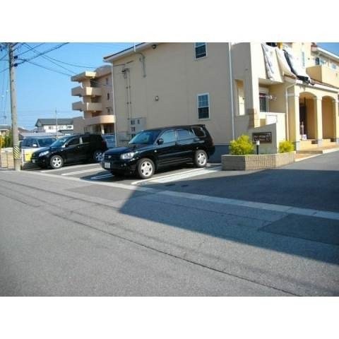 ヴァーサ白鳥Ⅰの駐車場